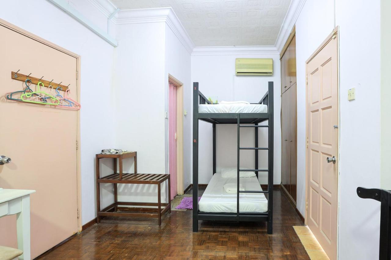 Oyo Home 90229, 3 Little Birds Homestay 4Bhk Malacca Exterior photo