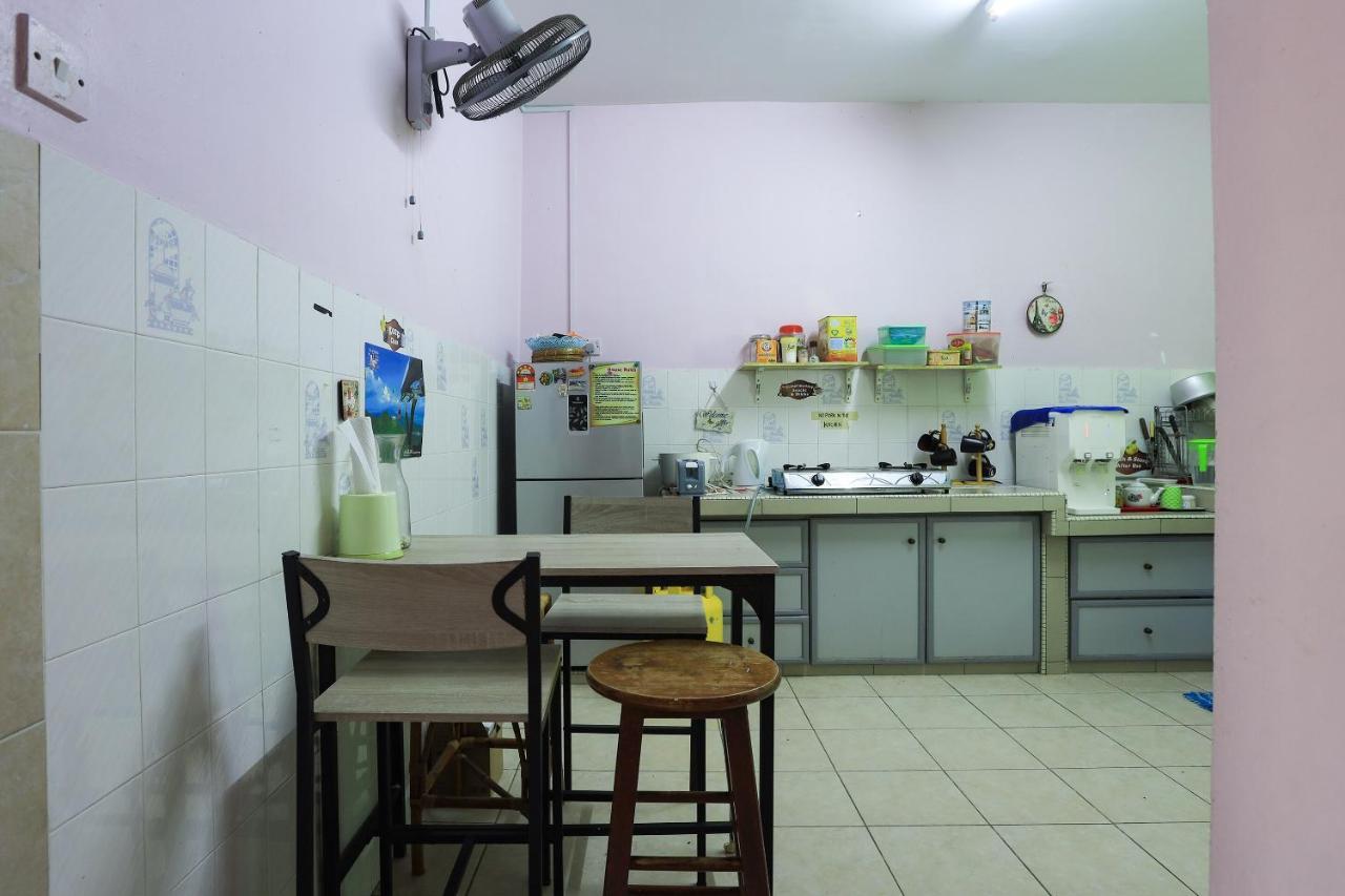 Oyo Home 90229, 3 Little Birds Homestay 4Bhk Malacca Exterior photo