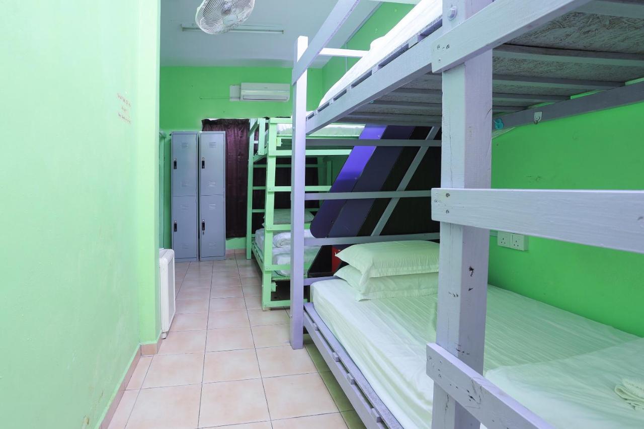 Oyo Home 90229, 3 Little Birds Homestay 4Bhk Malacca Exterior photo