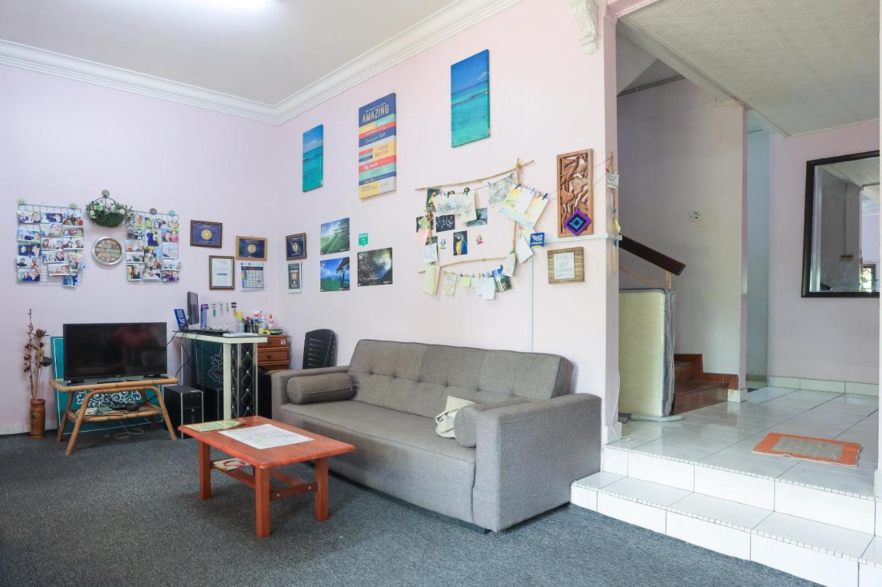 Oyo Home 90229, 3 Little Birds Homestay 4Bhk Malacca Exterior photo