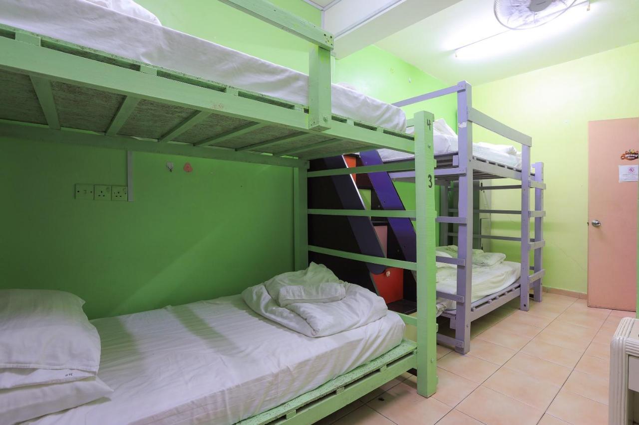 Oyo Home 90229, 3 Little Birds Homestay 4Bhk Malacca Exterior photo