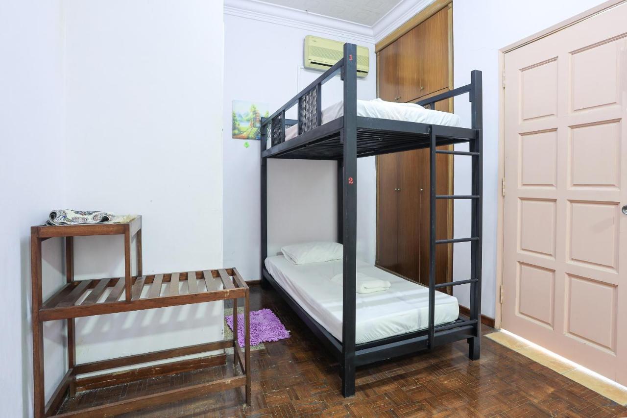 Oyo Home 90229, 3 Little Birds Homestay 4Bhk Malacca Exterior photo