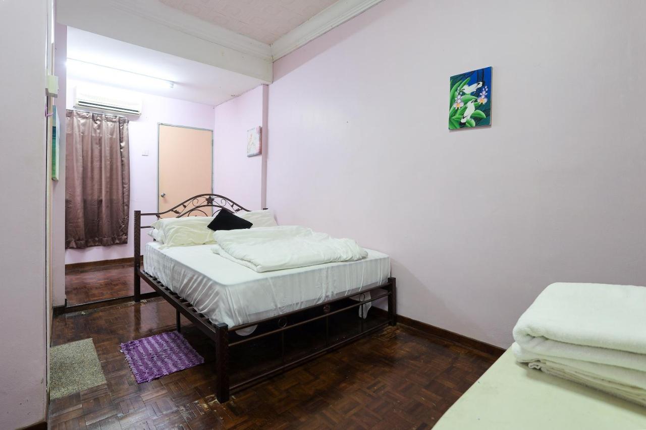 Oyo Home 90229, 3 Little Birds Homestay 4Bhk Malacca Exterior photo